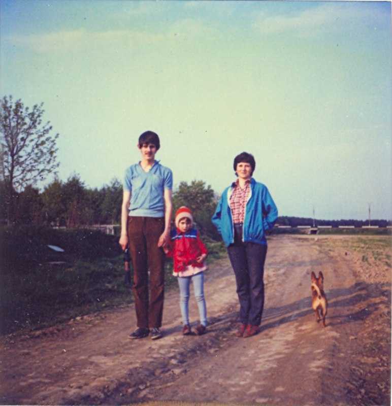 1985 .   ,  ,    ,     .