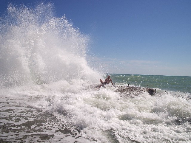 девятый вал приморский край тавричанка. девятый вал поселок море. девятый вал приморский край море. черное море лазаревское шторм. погода девятый вал приморский.